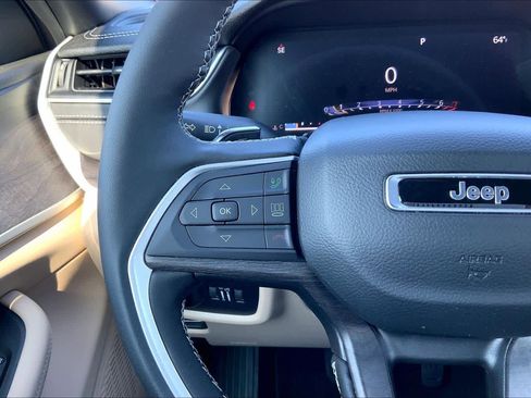 Used 2025 Jeep Grand Cherokee L Limited image 24