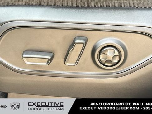 Used 2023 Jeep Grand Cherokee Trailhawk w/ Luxury Tech Group III AWD/4WD image 12