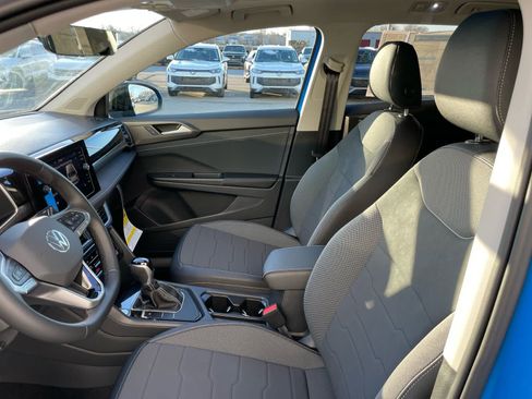 New 2026 Volkswagen Taos SE FWD image 16