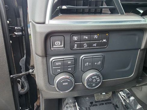 Used 2025 Chevrolet Suburban Z71 AWD/4WD image 27