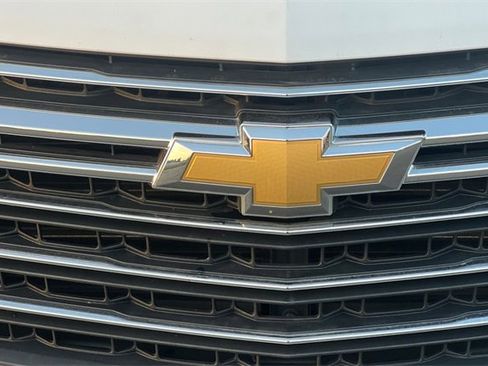 Used 2023 Chevrolet Traverse LT image 40