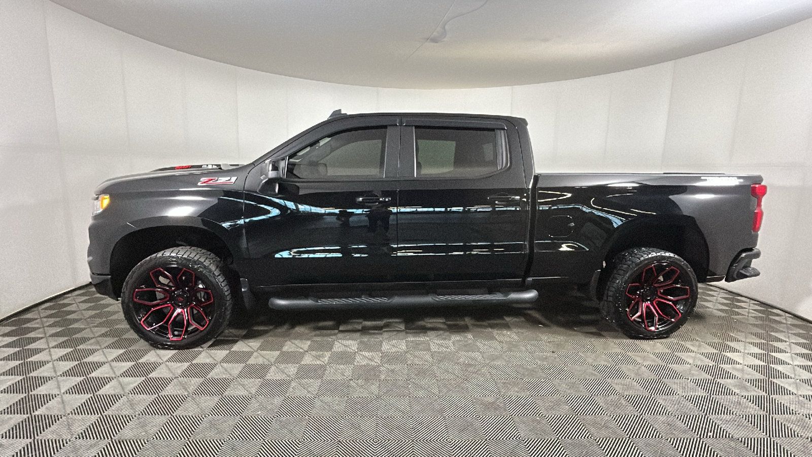 Used 2025 Chevrolet Silverado 1500 LT Trail Boss w/ Convenience Package II AWD/4WD image 7