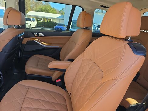 Certified 2023 BMW X7 xDrive40i w/ Premium Package image 13
