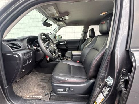 Used 2017 Toyota 4Runner TRD Off-Road Premium AWD/4WD image 3