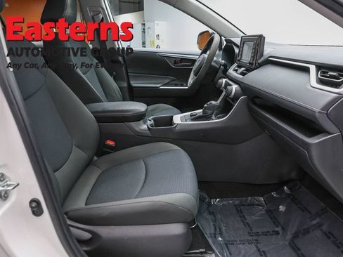 Used 2022 Toyota RAV4 LE AWD/4WD image 24