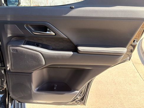 Used 2024 Lexus GX 550 w/ Accessory Package (2T) image 33