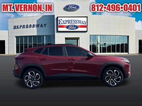 Used 2025 Chevrolet Trax RS w/ Sunroof Package FWD image 12