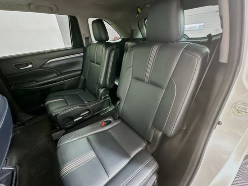 Used 2018 Toyota Highlander SE AWD/4WD image 25