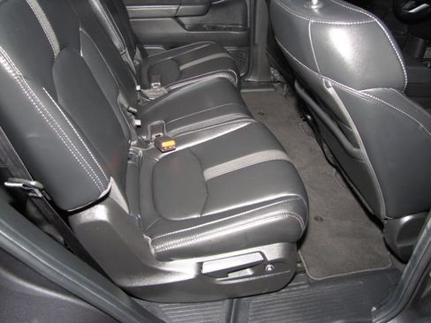 Used 2025 Honda Pilot EX-L image 17