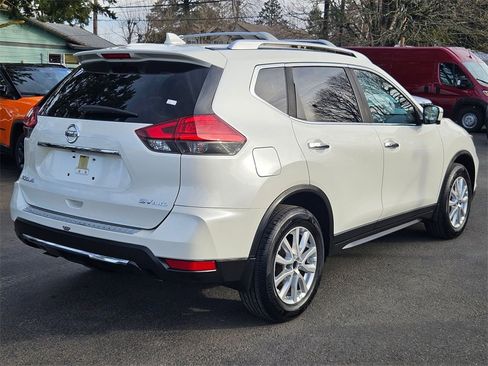 Used 2017 Nissan Rogue SV w/ Sun & Sound Touring Package image 7