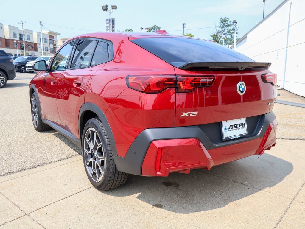 Used 2026 BMW X2 xDrive28i AWD/4WD image 3