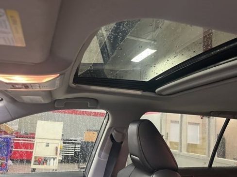 Used 2021 Toyota RAV4 XLE Premium image 14