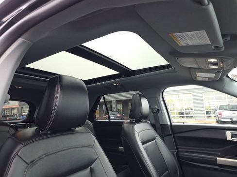 Used 2023 Ford Explorer XLT w/ Equipment Group 202A image 11