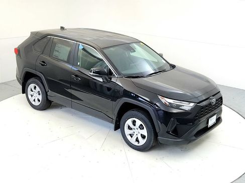 Used 2025 Toyota RAV4 LE AWD/4WD image 16