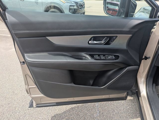 Used 2025 Nissan Murano SL AWD/4WD image 12