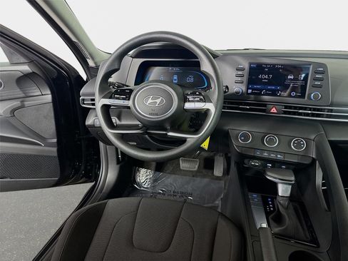 Certified 2026 Hyundai Elantra SE FWD image 21