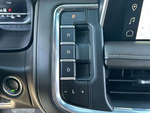 Used 2024 GMC Yukon XL SLT w/ SLT Luxury Package AWD/4WD image 16