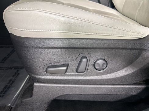 Used 2023 Kia Telluride EX w/ EX Captain's Chair Package image 16