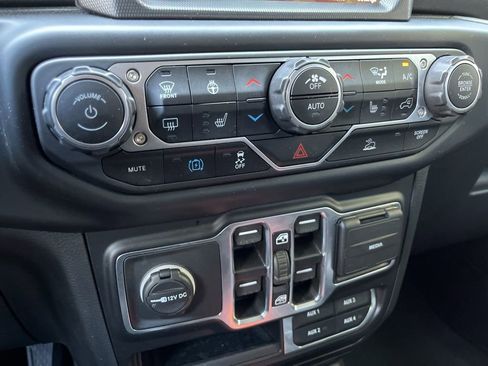 Used 2023 Jeep Wrangler Unlimited Sahara w/ Cold Weather Group AWD/4WD image 36