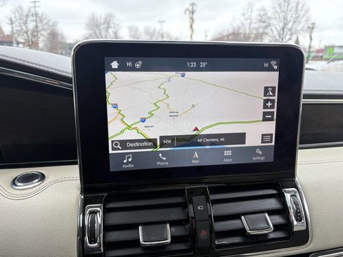 Used 2018 Lincoln Navigator Select w/ Technology Package image 13