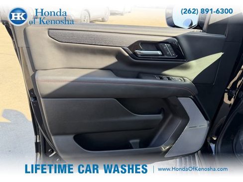 Used 2025 GMC Yukon AT4 Ultimate w/ LPO, Floor Liner Package image 21