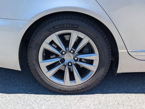 Used 2013 Lexus LS 460 AWD w/ Comfort Pkg image 10