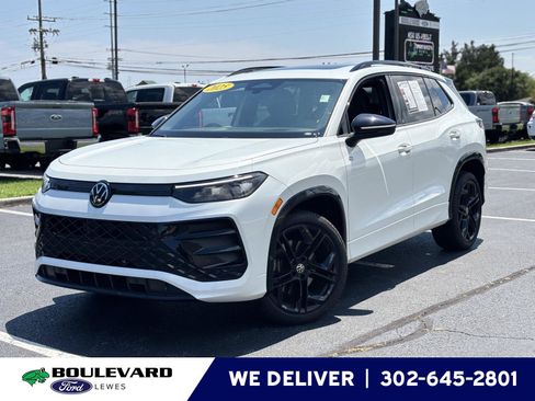 Used 2025 Volkswagen Tiguan SE R-Line AWD/4WD image 1