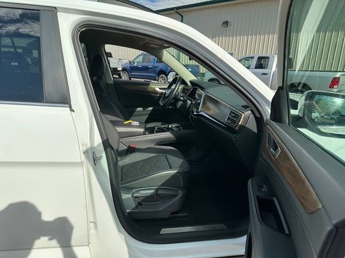 Used 2024 Volkswagen Atlas SE AWD/4WD image 30