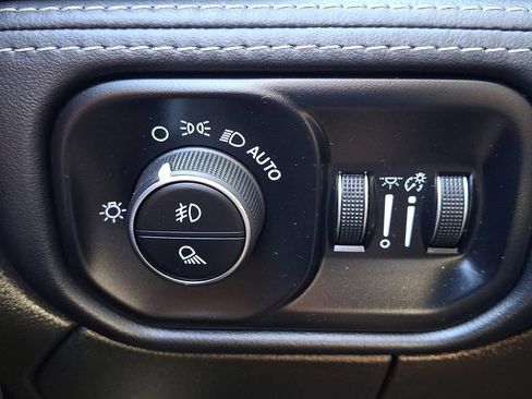 Used 2024 RAM 3500 Limited AWD/4WD image 28