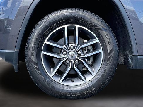 Used 2018 Jeep Grand Cherokee Limited AWD/4WD image 9