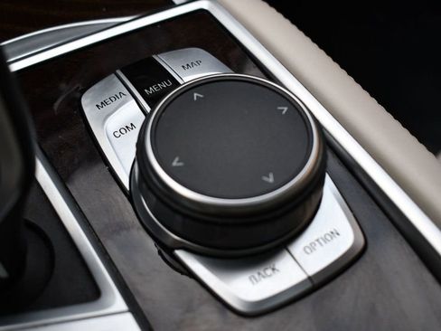 Used 2022 BMW 750i xDrive 750i xDrive w/ M Sport Package image 45