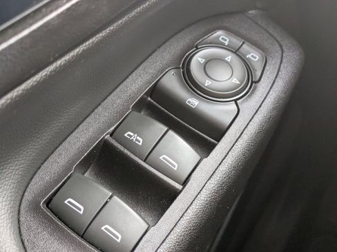 Used 2018 Chevrolet Equinox LT image 23