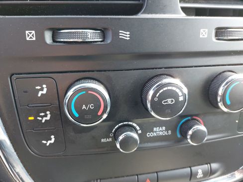 Used 2019 Dodge Grand Caravan SXT image 22