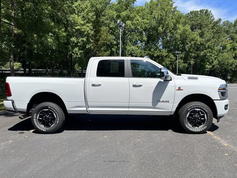 Used 2026 RAM 2500 Laramie AWD/4WD image 2