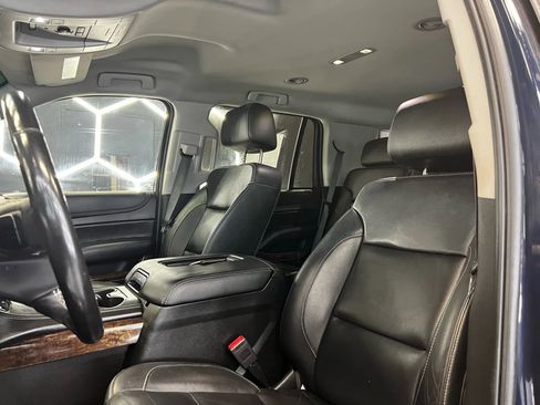 Used 2018 Chevrolet Tahoe LT w/ LT Signature Package image 19