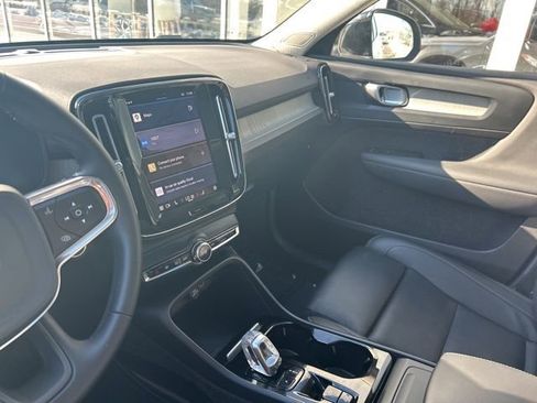 Certified 2025 Volvo XC40 B5 Plus image 19