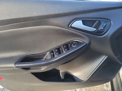 Used 2016 Ford Focus SE image 11