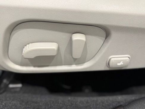 Used 2016 Subaru Forester 2.5i Touring w/ Eyesight & Navigation System image 19