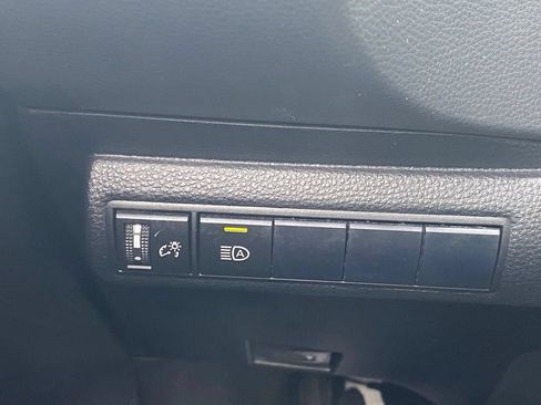 Used 2021 Toyota Corolla LE FWD image 24