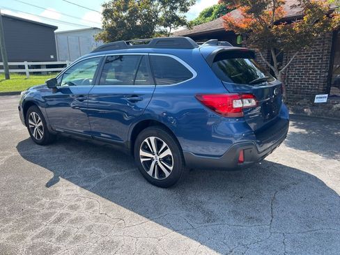 Used 2019 Subaru Outback 2.5i Limited AWD/4WD image 2