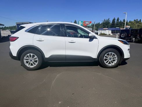 Used 2021 Ford Escape SE w/ Cold Weather Package AWD/4WD image 6