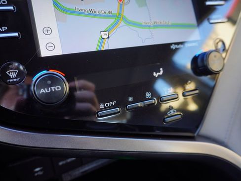 Used 2019 Toyota Camry XLE image 17