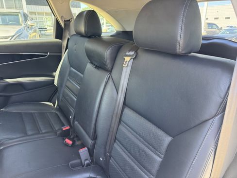 Used 2017 Kia Sorento LX w/ LX Convenience Package image 23