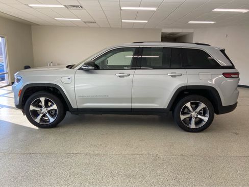 Used 2022 Jeep Grand Cherokee Limited 4xe w/ Rear Seat Video Group 1 image 11