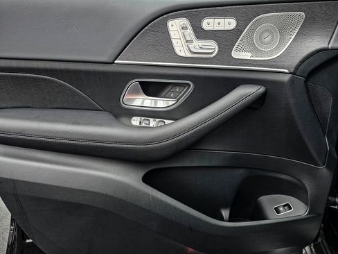New 2026 Mercedes-Benz GLS 580 4MATIC image 11