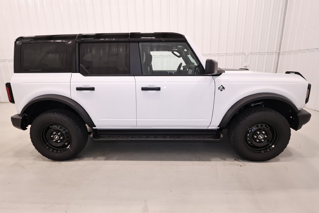 New 2026 Ford Bronco Outer Banks w/ Black Appearance Package AWD/4WD image 2