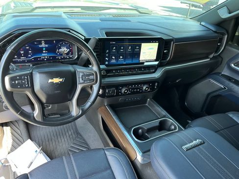 Used 2024 Chevrolet Silverado 2500 High Country w/ High Country Premium Package AWD/4WD image 15