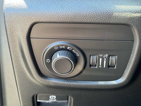 Used 2023 Jeep Grand Cherokee Laredo w/ Luxury Tech Group I AWD/4WD image 26