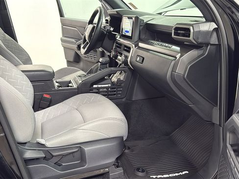 Certified 2025 Toyota Tacoma SR5 image 18
