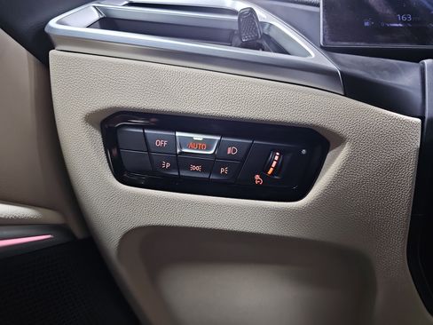 Certified 2025 BMW 330i Sedan w/ Premium Package image 26